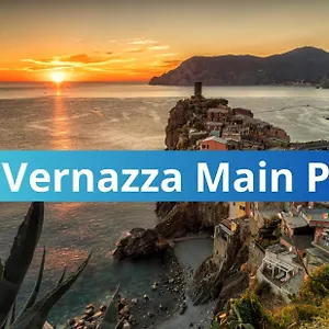 The Main Plaza - & , Vernazza Italie